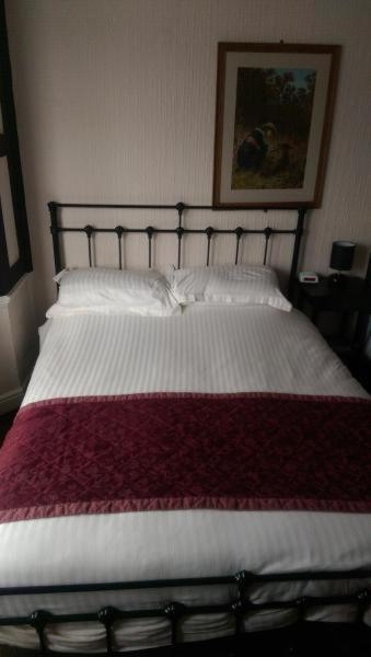 Bugle Hotel Titchfield Стая снимка